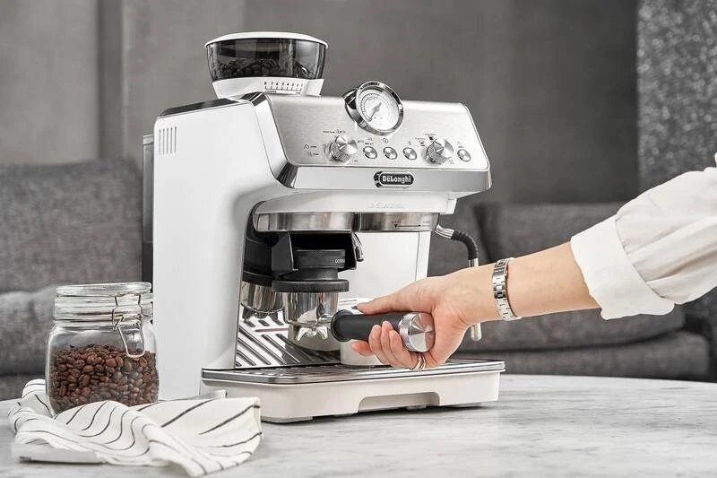 Pákovy kávovar De'Longhi EC 9155.W